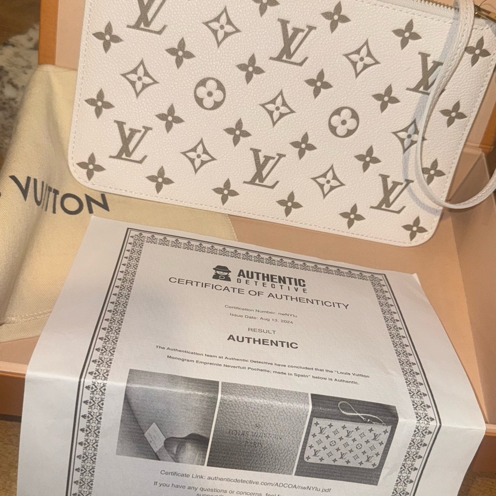 Louis Vuitton White and Gold Monogram Pouch 
Comes with Box and dust bag - Picture 2 of 7